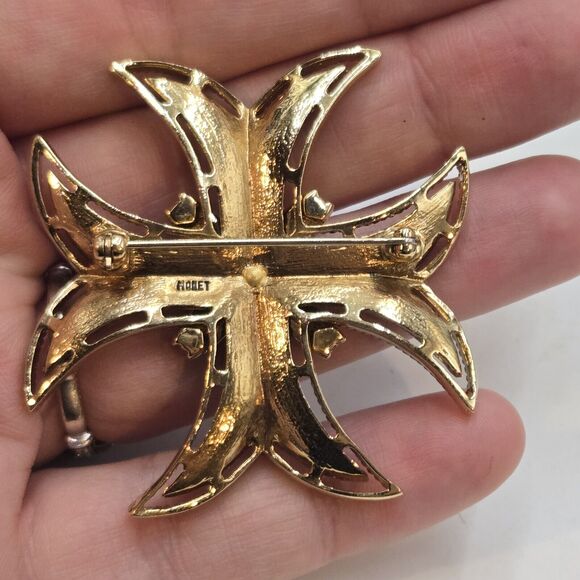 Vintage Monet Regal Gold Tone Teal Blue Enamel Maltese Cross Brooch Signed - Picture 3 of 5